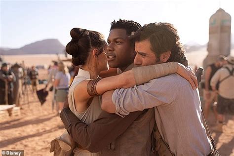 Star Wars The Rise Of Skywalker Features First Ever Same Sex Kiss In