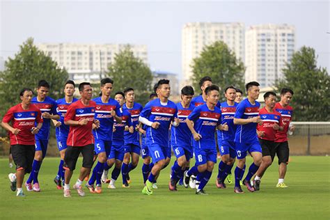 Và đội lên đường sang uae tham dự 3 trận đấu cũng trong bối cảnh khó khăn. Lịch thi đấu vòng loại Asian Cup 2019 của đội tuyển Việt Nam