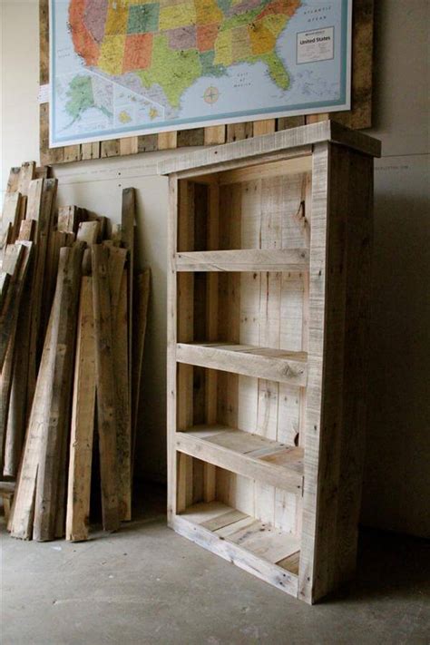 Hey there — it's anna from annabode! Recycled Pallet Bookcase: DIY | Pallet Furniture DIY
