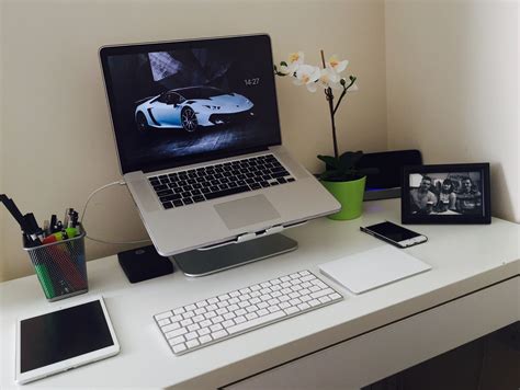 Macbook Pro Desk Setup Desk Setup Macbook Macbook Pro