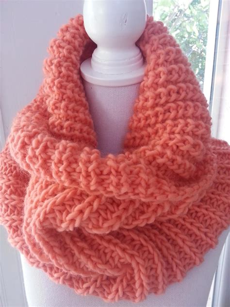 Maybe you would like to learn more about one of these? Col snood abricot en laine péruvienne | Tricot, Laine ...