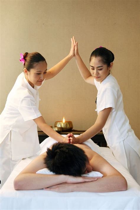 Four Hands Aromatherapy Warm Oil Massage Rarinjinda Wellness Spa In Chiang Mai Thailand Spa