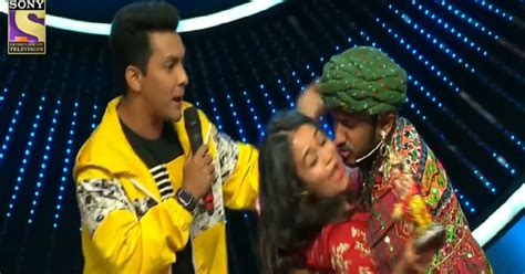 Indian Idol 11 A Contestant Forcefully Kissed Neha Kakkar On Stage