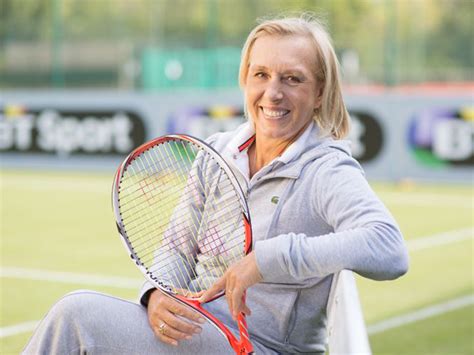 Tennis legend martina navratilova was forced to apologize for comments she made on social media saying that natural born men who 'proclaim themselves female' should not be allowed to compete. Homophobie Margaret Court : Navratilova furieuse | 24Gay