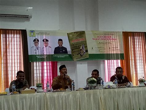 Kemudian dilanjutkan dengan makalah yang dimuat di majalah dunia. Buku Sejarah, Adat dan Budaya Aceh Besar Diluncurkan ...