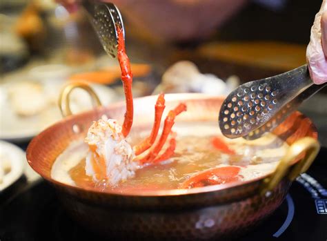 ►【吃到飽火鍋】 ►【我愛麻辣鍋】 ►【超猛海鮮肉品鍋】 ►【平價涮涮鍋】 ►【各式特色鍋物】 【特色鍋物】也包含重慶麻辣烤魚、薑母鴨、港式火鍋、韓國火鍋、泰式火烤兩吃、 羊肉爐…等唷. 台中火鍋推薦月暮藏涮涮鍋-台中個人鍋傳奇!藏身七期豪宅超難訂! - 美食好芃友