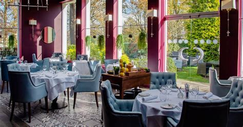 Victoria's - Eating Out