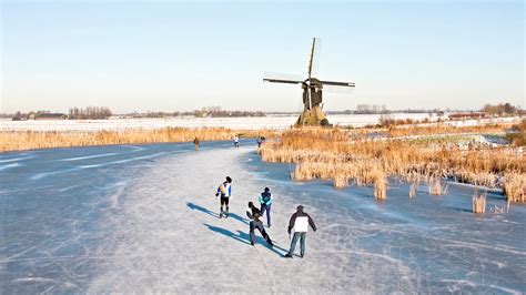 Wedstrijd voor beroepsrijders op de korte baan te joure, 14 januari 1914. Schaatsen op natuurijs of kunstijs | ANWB