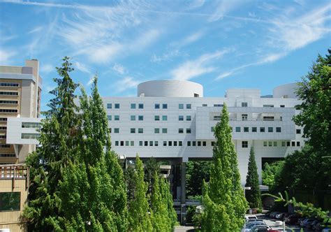 File:Doernbecher Children's Hospital back close - Portland, Oregon.JPG