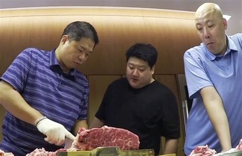 스크린스타 전도연(28)과 골드뱅크 클리커스의 '매직히포' 현주엽(26)이 공개데이트로 주목을 끌고 있다. ′먹방 신′ 현주엽, ′고기 해체쇼′까지? 통짜 소고기 먹기 ...