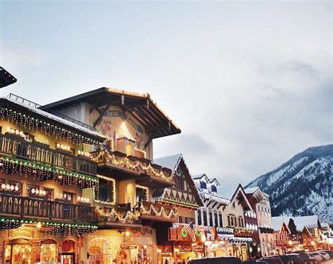 9 Best Christmas Vacation Destinations in the United States | Christmas