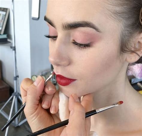 Lily Collins Golden Globes Makeup So Sue Me