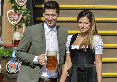 Find the perfect robert lewandowski wife stock photos and editorial news pictures from getty images. El goleador robert lewandowski con su mujer anna ...