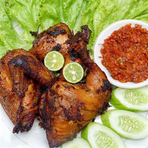 Tak jauh beda dengan warung lainnya, jenis ingkung yang dipesan tak hanya kukus, tapi. Resep Ayam Kalasan Enak Asli Jogja - Selera Desaku