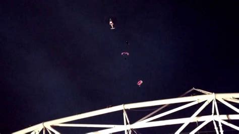 London2012 Olympics Parachute Fall Queen And James Bond Rip Mark Sutton Youtube