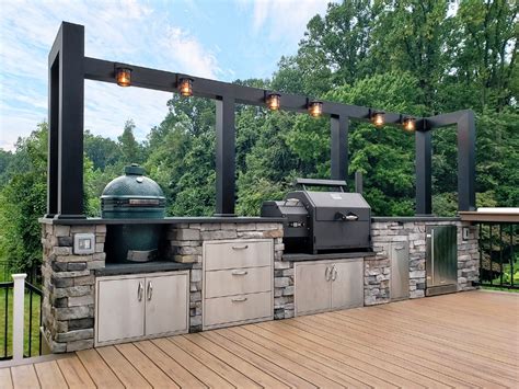 These outdoor kitchen grill are made from sturdy materials that last for a long time and do not require frequent maintenance. 25 Backyard BBQ Outdoor Kitchen Looks that will Light Up ...