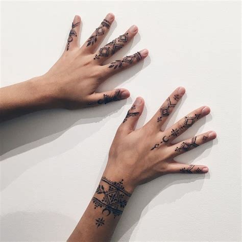 Hennavagabond Deia Siegmann On Instagram Geometry Henna Henna Hand Tattoo Hand Henna