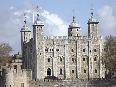 White Towertower Of London North Bank Of The River Thame Flickr