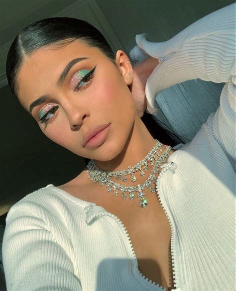Kylie Jenners Stunning Looks 6 Cues To Take