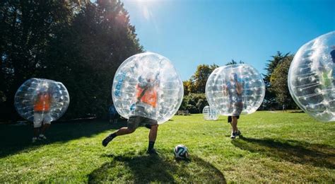 Ir a diapositiva anterior ir a diapositiva. ¡Deporte sin reglas! Así juegan el Bubble Football en el ...