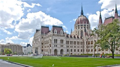 いぬやしき (12e) いぬやしき eredeti cím: Korábban és teljesen lezárják a Kossuth teret - Infostart.hu