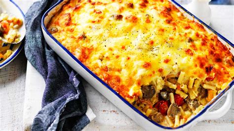 The added sour cream gives it a little twist on the usual version. Cheesy mushroom, bacon and vegetable pasta bake - 9Kitchen