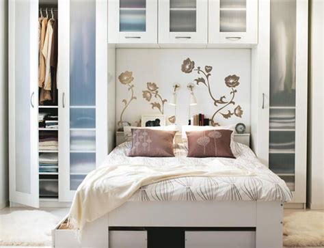 Spesso si utilizza anche il letto a soppalco, che pu� essere sia matrimoniale che singolo. dormitorio sin placard ideas | Decorar habitacion pequeña ...