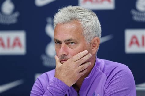 وفي هذا الشأن، قال مدرب مانشستر يونايتد السابق جوزيه مورينيو، في تصريحات صحفية نقلها موقع صحيفة ميرور البريطانية، إن على محمد صلاح التتويج بكأس الأمم الأفريقية. مورينيو عن لقاء يونايتد: يجب أن نلعب بأداء أفضل من التسع ...