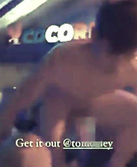 Tom Daley Shows Off His Great Cock On Public Gay Male Celebs Com