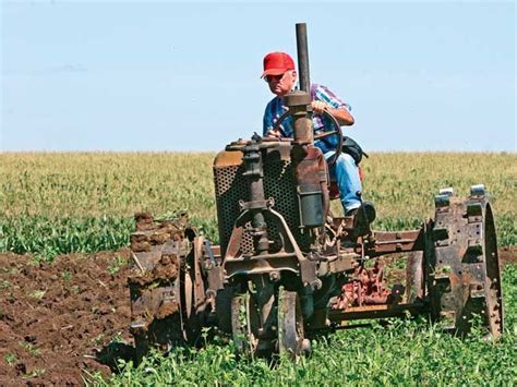 Origin Of The Row Crop Tractor The Farmall Regular Tractors Farm