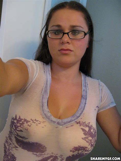 Chubby Girlfriend Takes Selfshot Pictures In The Mirror Porn Pictures