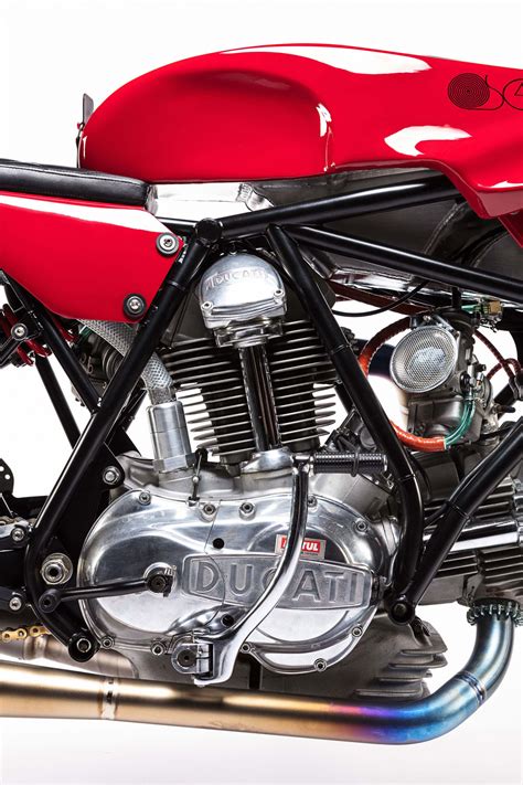 Woolies Custom Ducati 750 Sport For Alpinestars Asphalt And Rubber