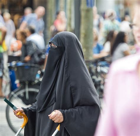 Germany Burka Ban Close As Sdp Back Thomas De Maizière Plan World News Uk