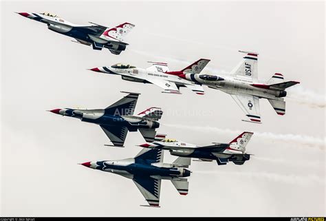 Usa Air Force Thunderbirds General Dynamics F 16c Fighting Falcon