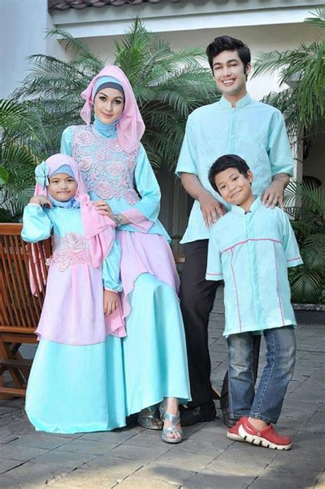 10 baju muslim couple family 2 anak terbaru : Trend Baju Lebaran Keluarga 2013 - Mode / Fashion - CARApedia