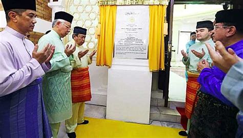 The mosque was built in the year of 1907 but was officially opened by the sultan of selangor two years later. Malaysians Must Know the TRUTH: KL's oldest mosque renamed ...