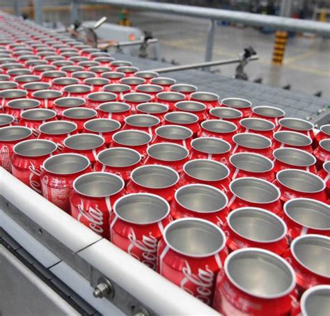 «excréments humains» trouvés dans des cannettes de Coca-Cola