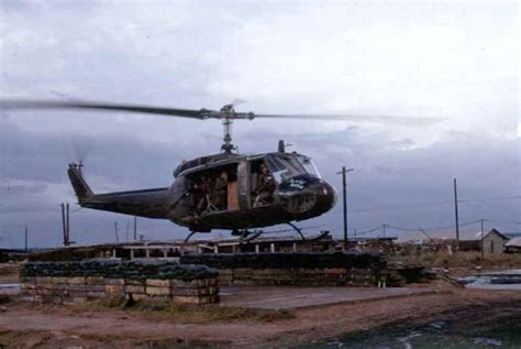 Bell Uh 1 Huey Of The 1st Cavalry Division Airmobile Vietnam En