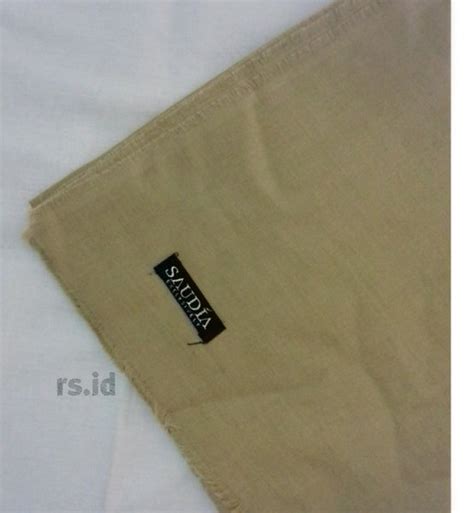 Khaki adalah salah satu warna paling populer untuk celana kasual. Info Terbaru Contoh Jilbab Warna Khaki | Ideku Unik