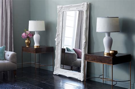 They are versatile decorative elements that give instant polish to a room with little effort. Easy Ideas for Decorating with Floor Mirrors