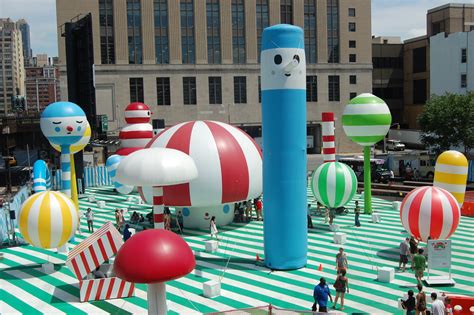 Friendswithyou Are These Gigantic Blow Up Sculptures Art