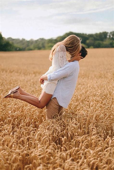 30 Amazing Engagement Photo Ideas Wedding Forward Fun Engagement