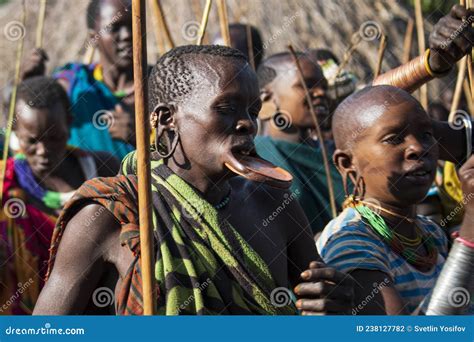 Femmes De La Tribu Africaine Mursi Surma Ethiopie Photographie éditorial Image Du Clan Album
