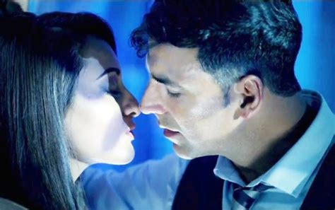Sonakshi Sinha With Akshay Kumar Hot Kissing Scenes In Holiday Movie Chinki Pinki
