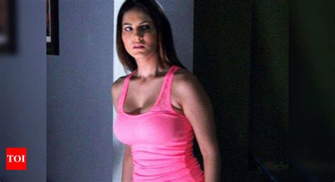 Sunny Leone Who Stole Sunny Leones Undergarments Hindi Movie News