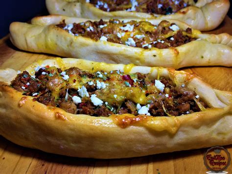 3 tbsp olive oil 1 onion, chopped 1 red pepper (bell pepper), chopped 1 clove garlic, crushed 500g beef mince 1½ tsp cumin 1½ tsp paprika 1 tsp chilli flakes ½ tsp white pepper ½ tsp. Mince Pide - South African Food | EatMee Recipes