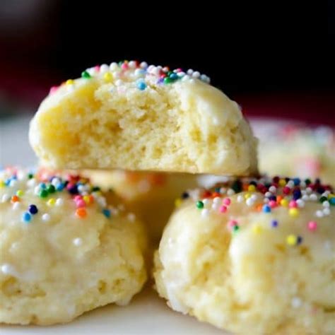 Simple ingredients and prep create a well in the center of the flour mixture. Best Anise Cookies / Italian Anise Cookies - Add the oil ...