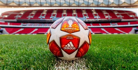 The official site of the world's greatest club competition; De officiële Champions League Final bal | Lees meer over ...