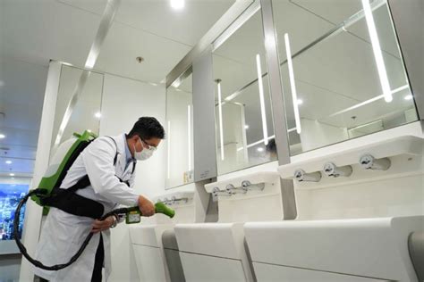 El Aeropuerto De Hong Kong Presenta Cabinas De Desinfección De Cuerpo