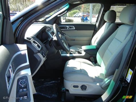 Medium Light Stone Interior 2013 Ford Explorer Xlt Photo 72347403